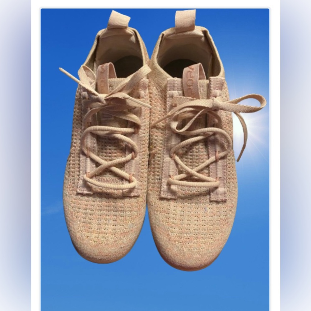 Women’s Nike vapor light pinkish knit w clear bubble bottom sole